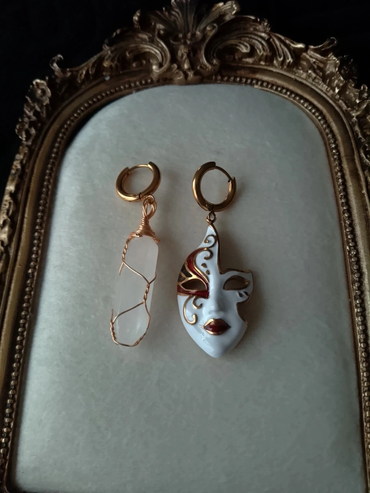 Asymmetric bohemian carnival mask and rock crystal stone earrings – photo 3